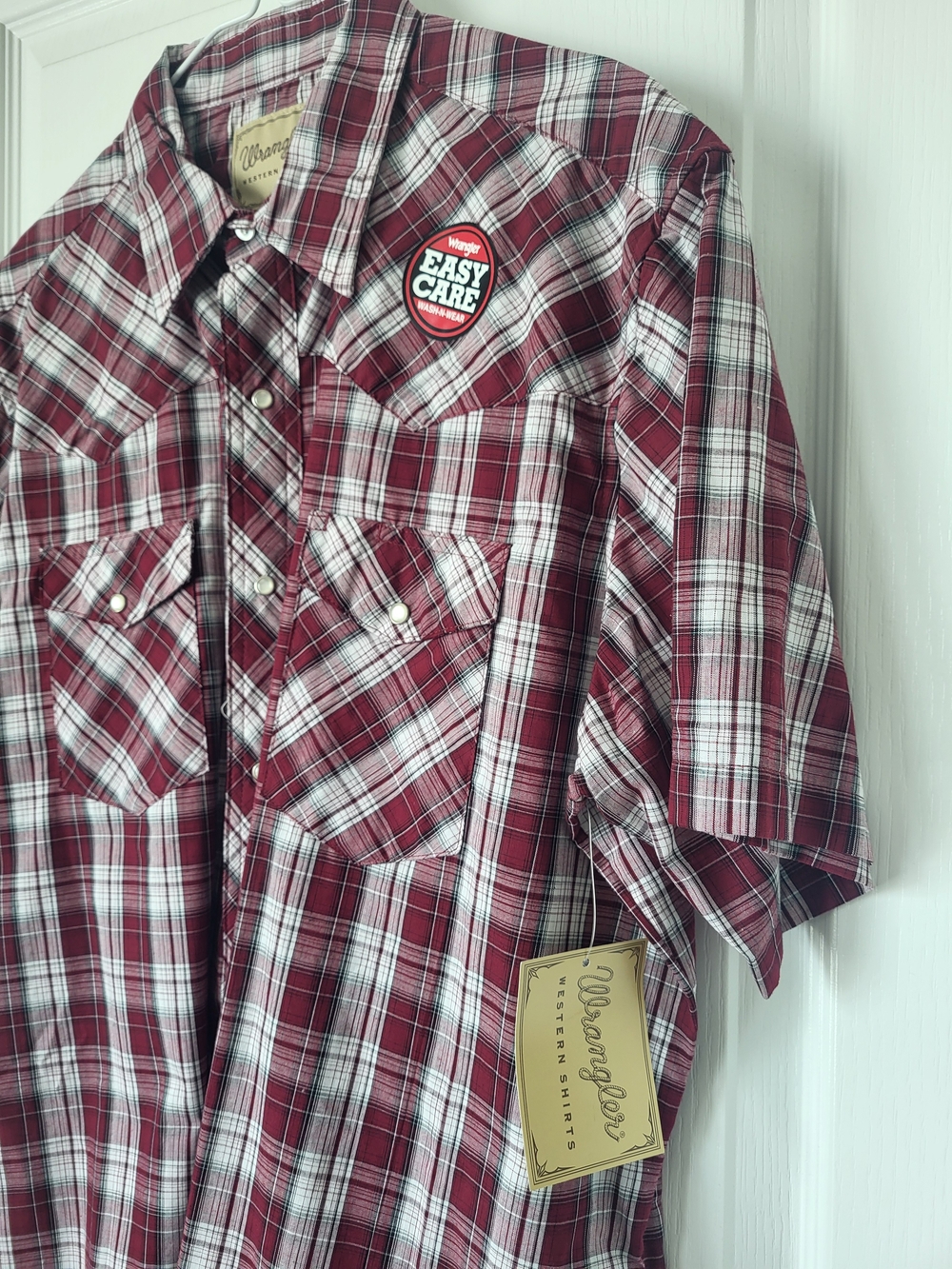 Wrangler Red and White Plaid XL Short-Sleeve Button-Down Shirt